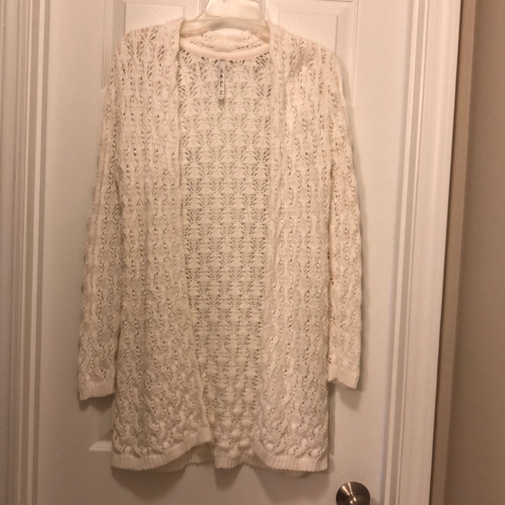 NWOT White long light weight sweater cardigan